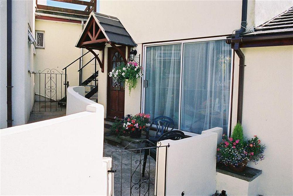 Crossways & Sea View Holiday Apartments Торки Экстерьер фото